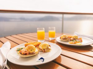 Den morgendlichen Kaffee auf dem Boot oder dem Segelschiff aus einer individuellen Tasse mit dem Schiffslogo trinken – mit Keramiklich kein Problem.